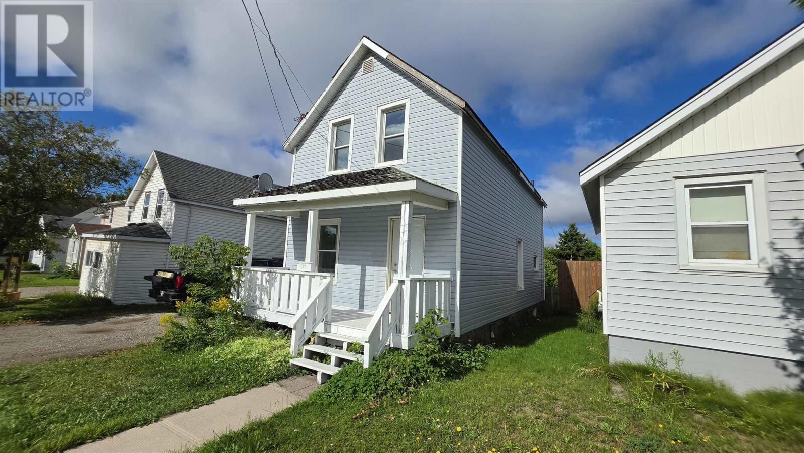 Property Photo:  539 John St  ON P6B 1V9 