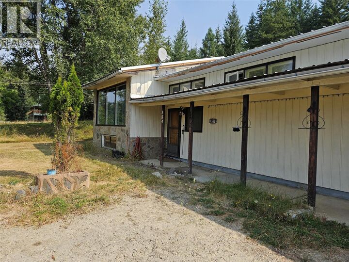 384 6 Highway South — photo 1