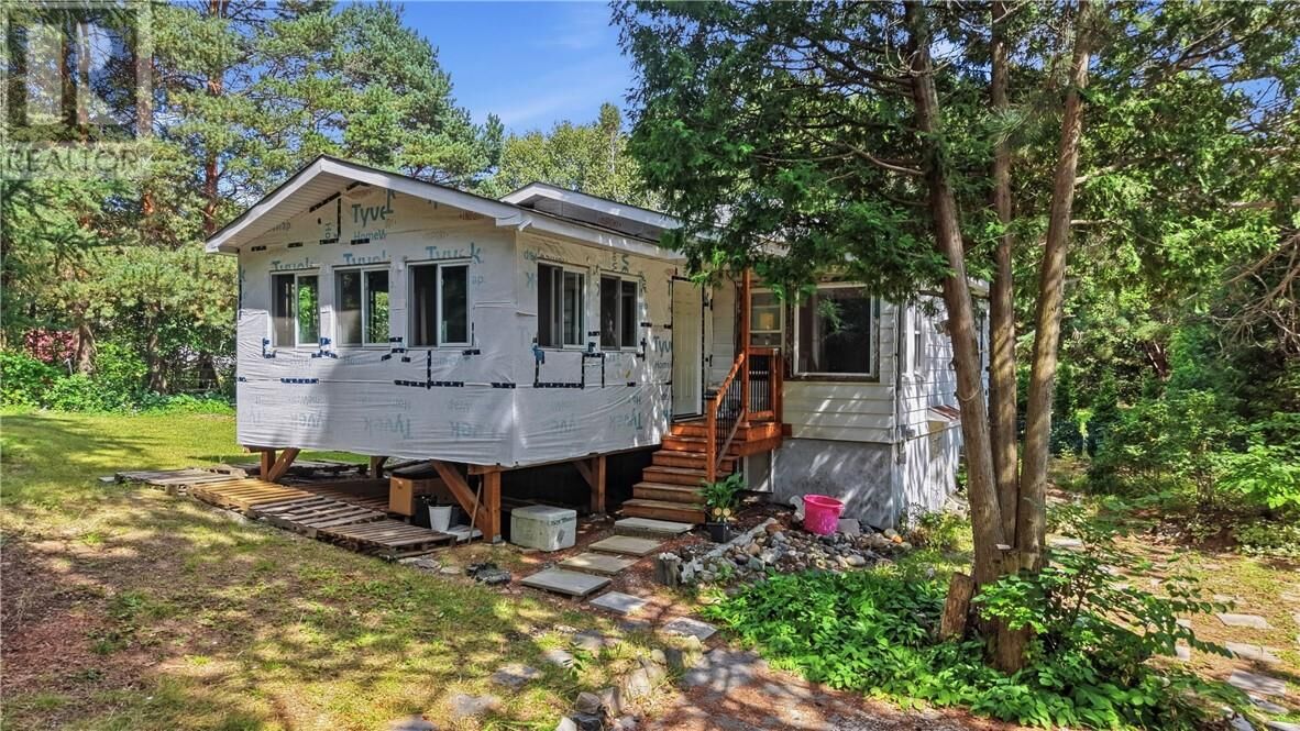 Property Photo: 690 Pearson Drive ON P3G 1J3