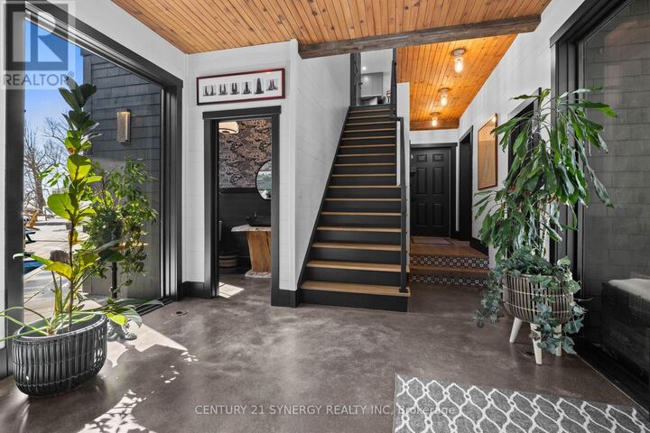 Property Photo:  4/6 Sifton Road  ON K0E 1R0 