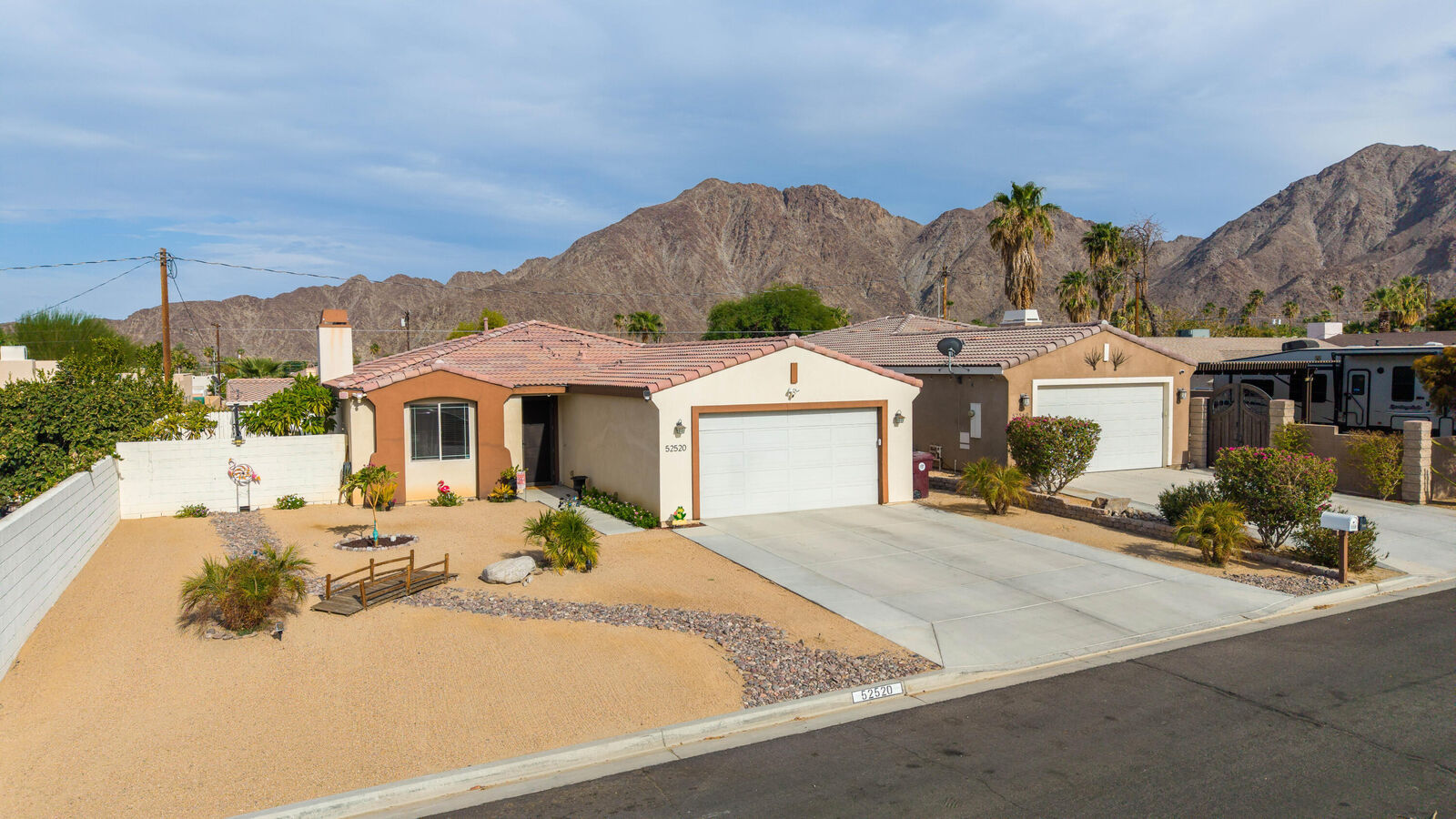 Property Photo: 52520 Avenida Herrera CA 92253