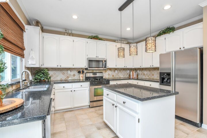 Property Photo: 1372 Fruitwood Way CA 95376