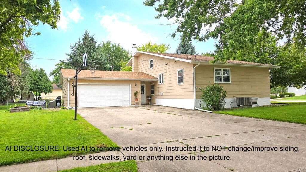 Property Photo: 2119 N 29th Street IA 50501