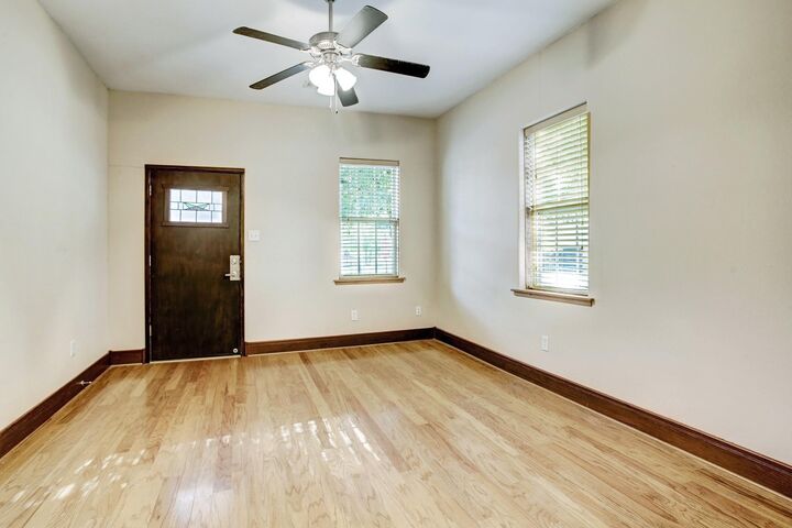 Property Photo:  5250 Eigel Street  TX 77007 