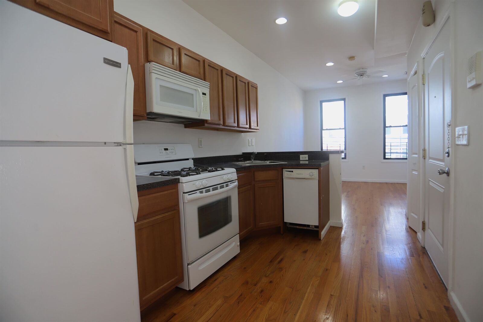 Property Photo:  158 Sherman Ave 3R  NJ 07307 