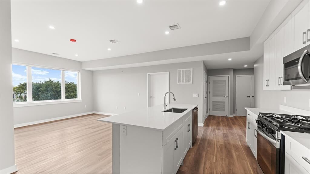 Property Photo: 475 Communipaw Ave 504 NJ 07304