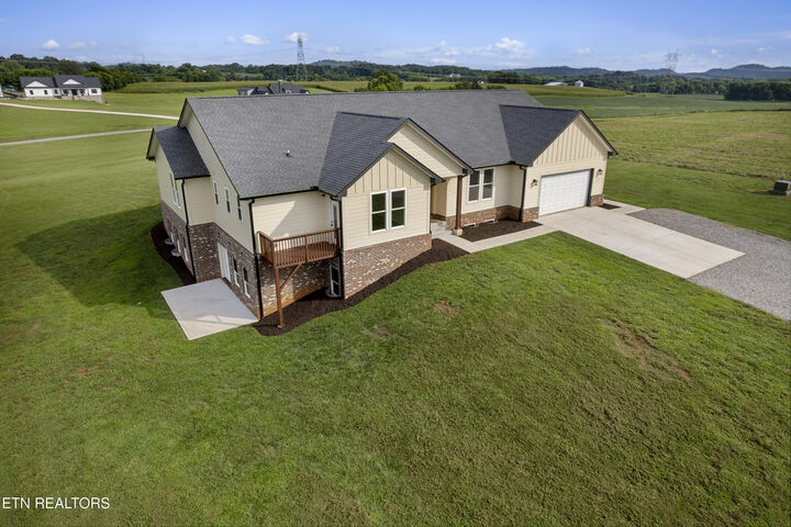 Property Photo:  1121 Frogpond Rd  TN 37737 