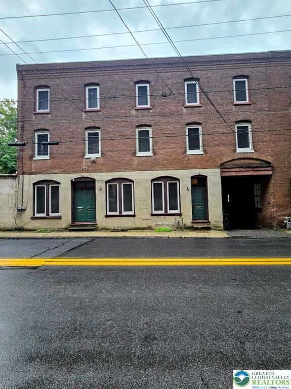Property Photo: 49 N Delaware Drive 3rd Floor PA 18042