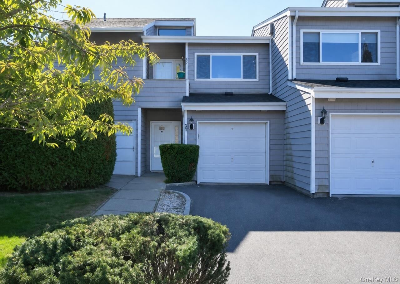Property Photo:  31 Vista Drive N  NY 11949 