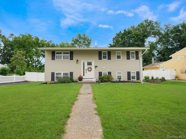 Property Photo:  47 Chestnut Oval  NY 10962 