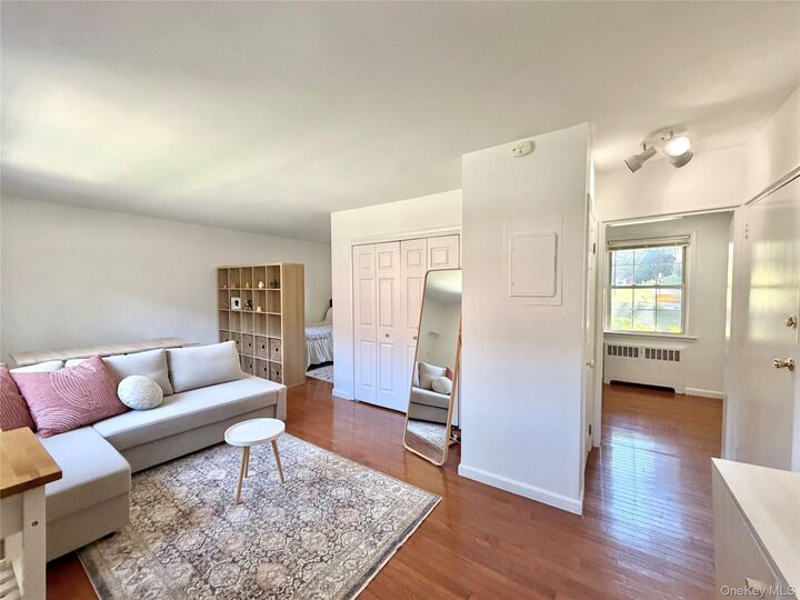 Property Photo:  182 Pinewood Road 23  NY 10530 