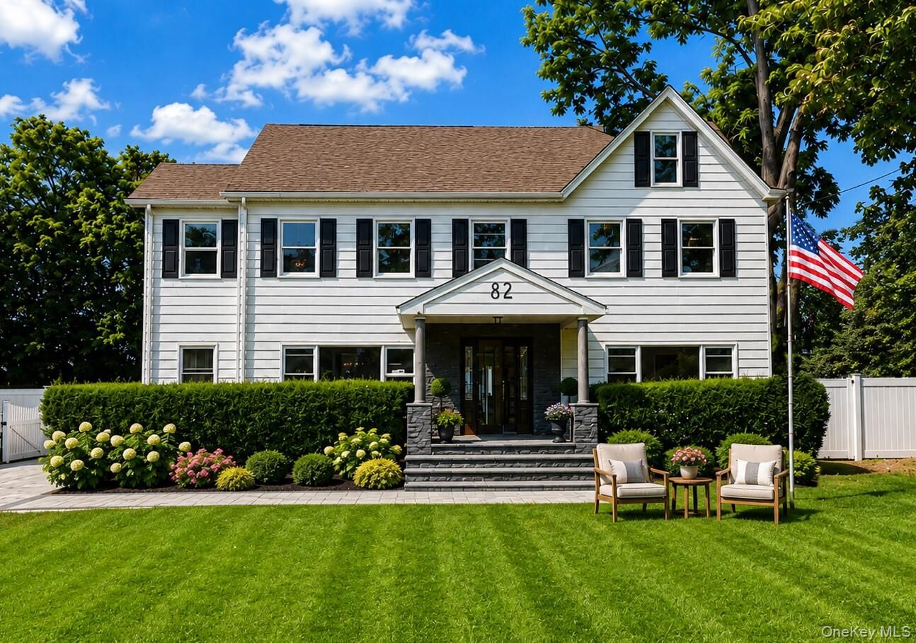 Property Photo:  82 Vernon Avenue  NY 11732 