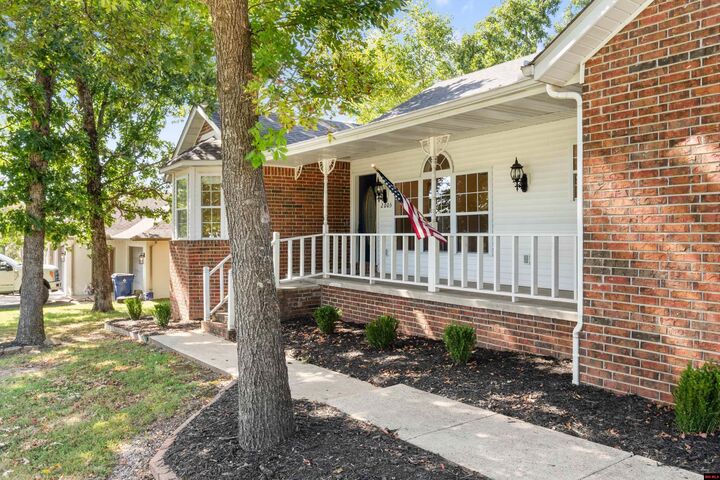 Property Photo:  2005 Brentwood Drive  AR 72653 