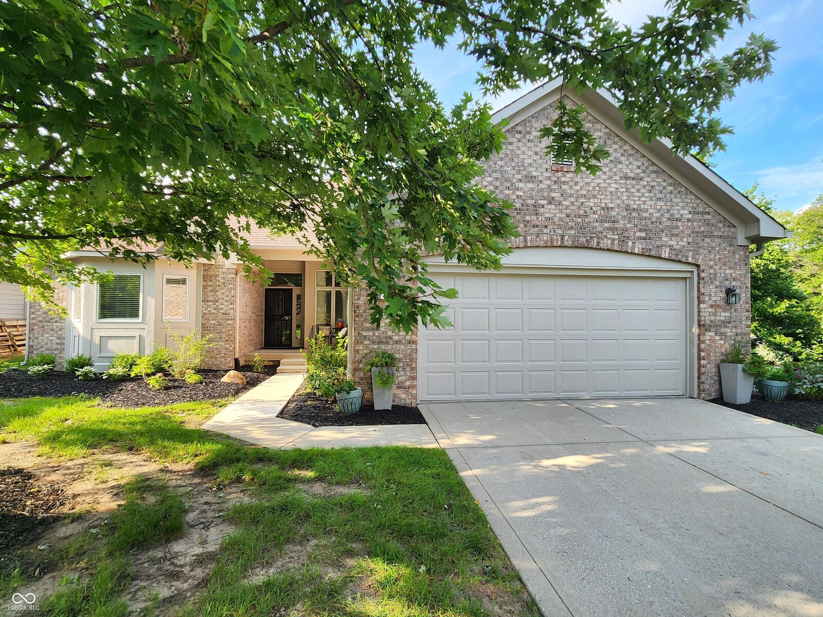 Property Photo: 11548 Applewood Circle IN 46032