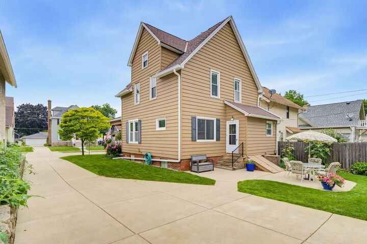 Property Photo: 1542 S 79th St WI 53214