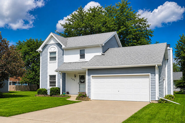 Property Photo: 705 E Edgelawn Drive IL 60545