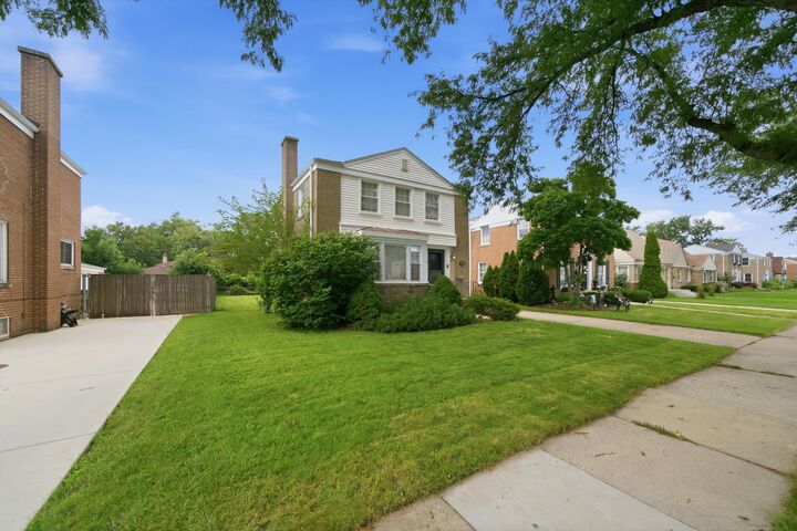 Property Photo:  1446 Manchester Avenue  IL 60154 