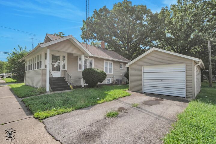 Property Photo: 850 E Bourbonnais Street IL 60901