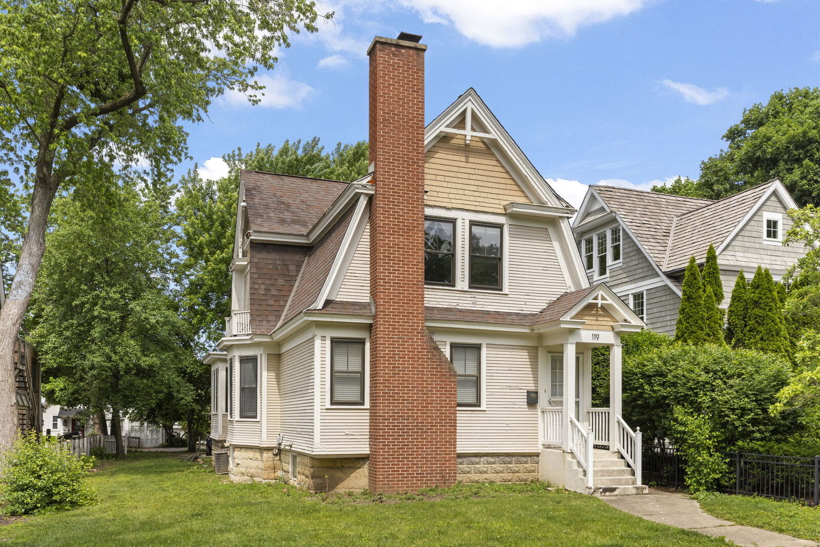Property Photo:  119 S Ellsworth Street  IL 60540 