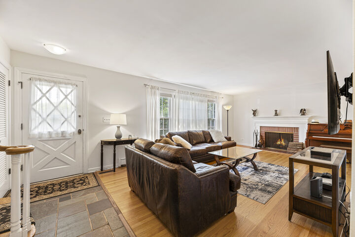 Property Photo:  1130 E Lake Avenue  IL 60025 