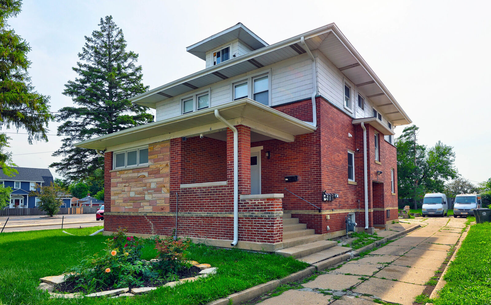 Property Photo: 6 S Monterey Avenue B IL 60181