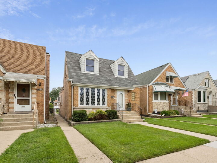 Property Photo: 3232 N Nottingham Avenue IL 60634