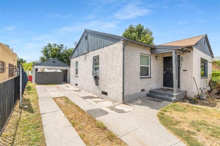 Property Photo: 322 W School Street CA 90220