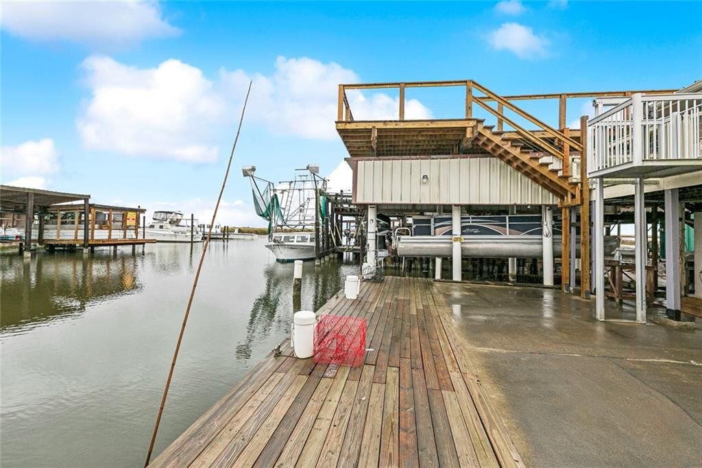 Property Photo:  307 Martin Lane  LA 70083 
