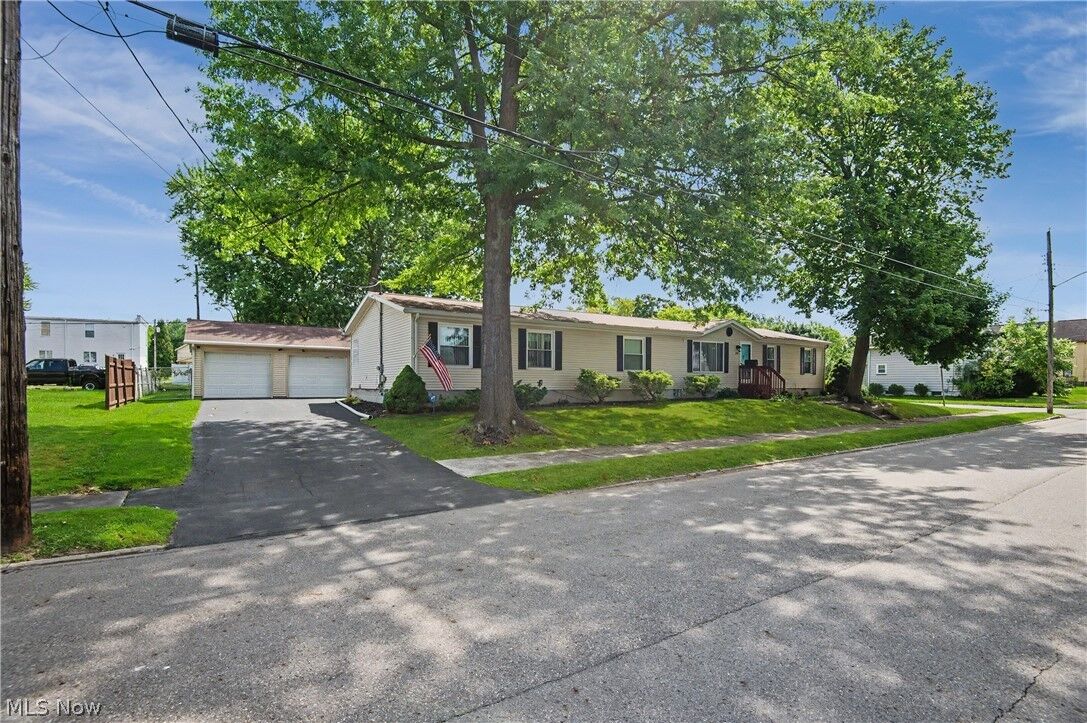 Property Photo:  209 Cherry Avenue  OH 44446 
