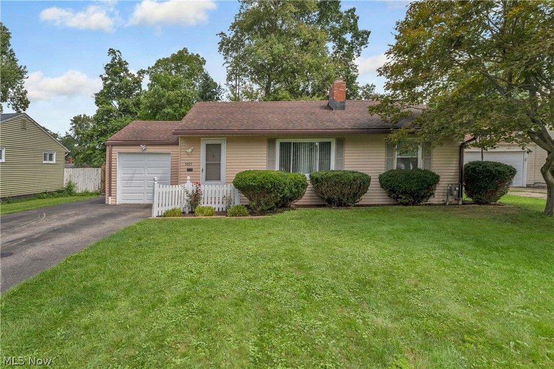 Property Photo:  3923 Arden Boulevard  OH 44511 