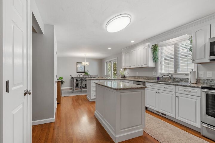 Property Photo:  10 Westview Road  NH 03033 