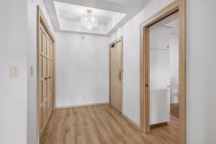 Property Photo: 1235 Yale Place 709 MN 55403