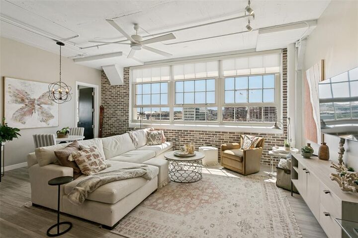 Property Photo: 2600 W 7th Street 1623 TX 76107