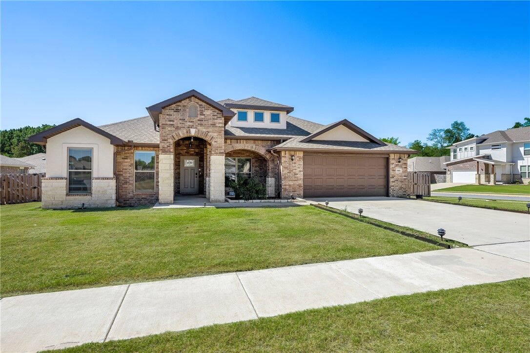 Property Photo: 1601 Ari Avenue AR 72719
