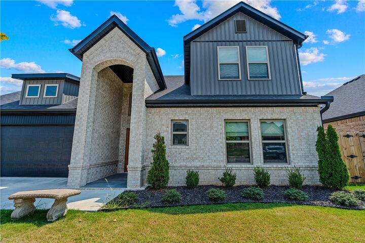 Property Photo:  7201 SW Basswood Avenue  AR 72713 