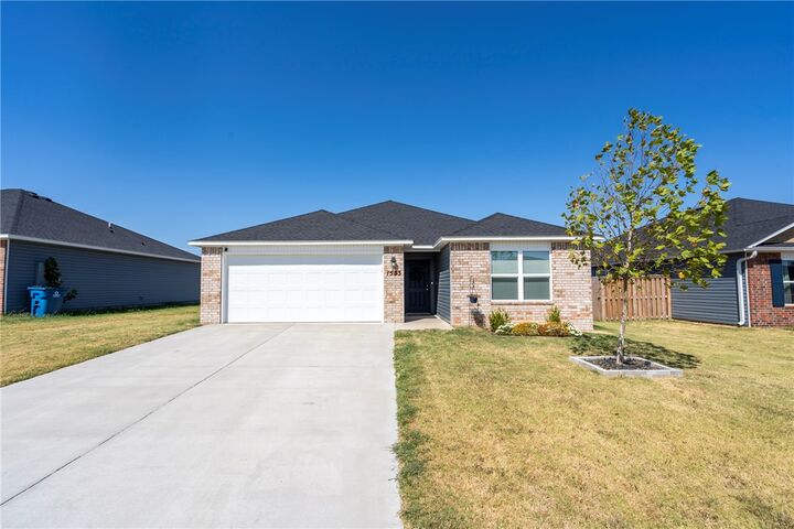Property Photo:  1533 Ace Avenue  AR 72734 