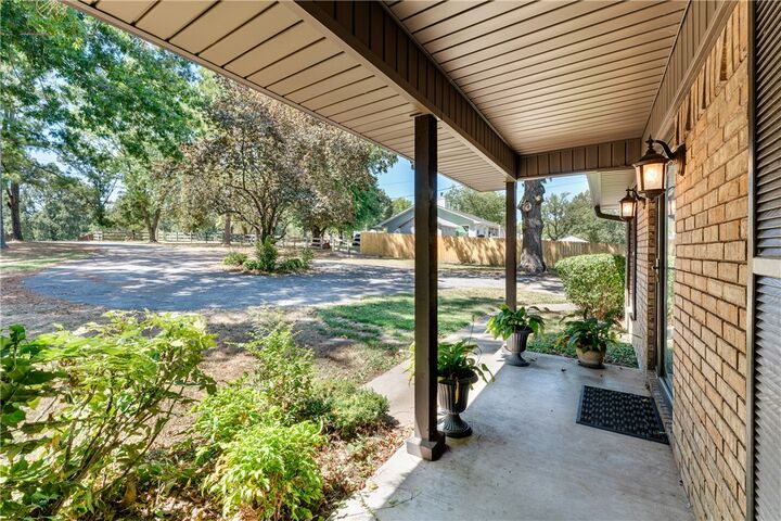 Property Photo: 110 N 85th Avenue AR 72704