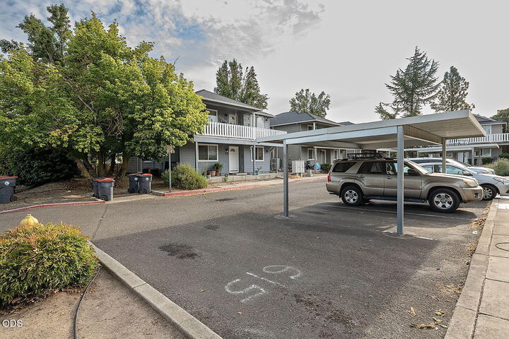 Property Photo:  613 Valley Heart Lane  OR 97502 