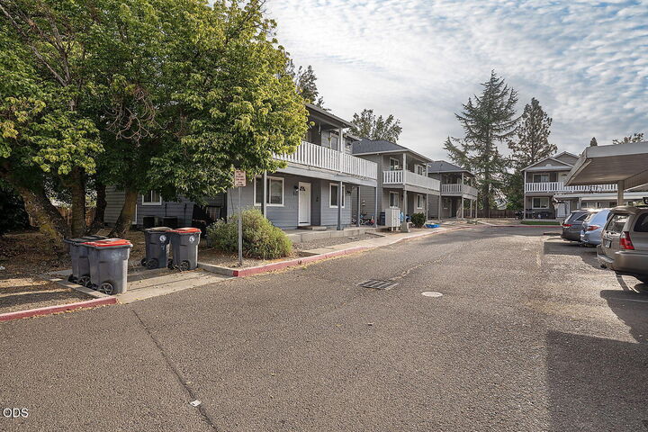 Property Photo: 613 Valley Heart Lane OR 97502