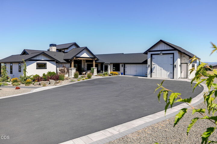 Property Photo:  7521 SW Mill Iron Circle  OR 97753 