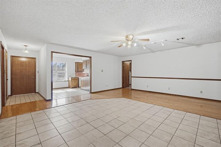 Property Photo:  2408 N Flamingo Lane  OK 73521 