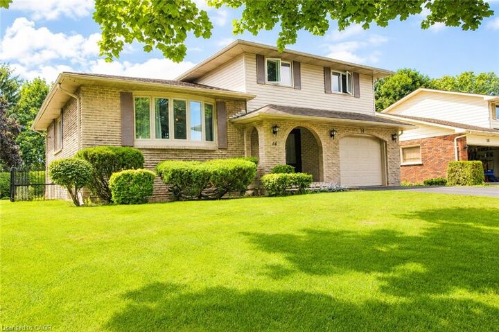 14 Berkley Crescent — photo 1