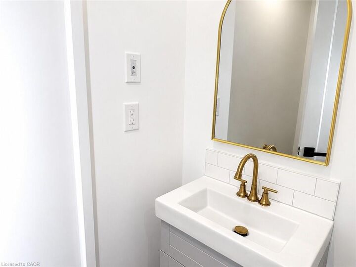 Property Photo:  17 White Avenue 1 Gs  ON M1C 1P1 