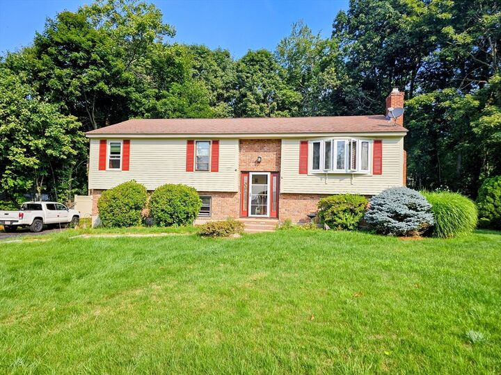 Property Photo:  4 Sycamore Dr  MA 01543 