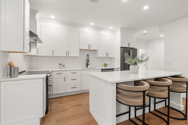Property Photo:  220 Sycamore Street 1  MA 02472 