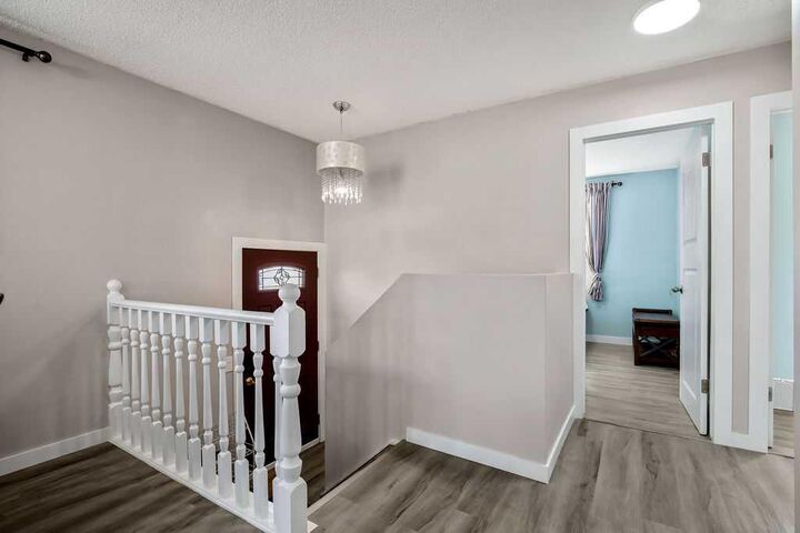 Property Photo:  123 Shawglen Rise SW  AB T2Y 1Z3 