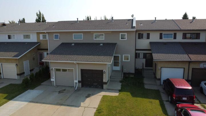 Property Photo:  144 Winkler Drive  AB T0J 1P0 