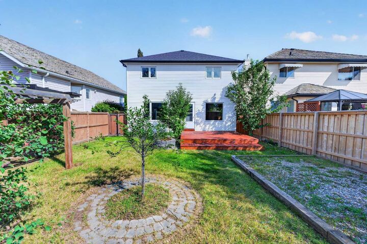 Property Photo: 446 Harvest Hills Drive NE AB T3K 4Z4