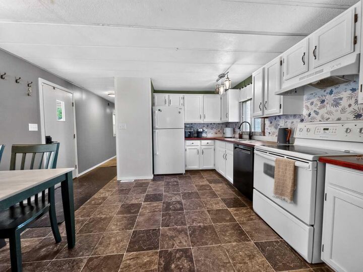 Property Photo:  10617 102 Avenue  AB T0H 2H0 
