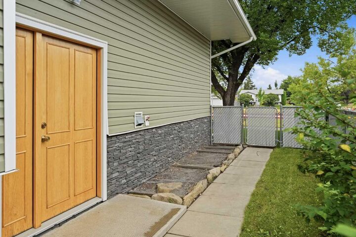 Property Photo: 3433 33A Avenue SE AB T2B 0K5